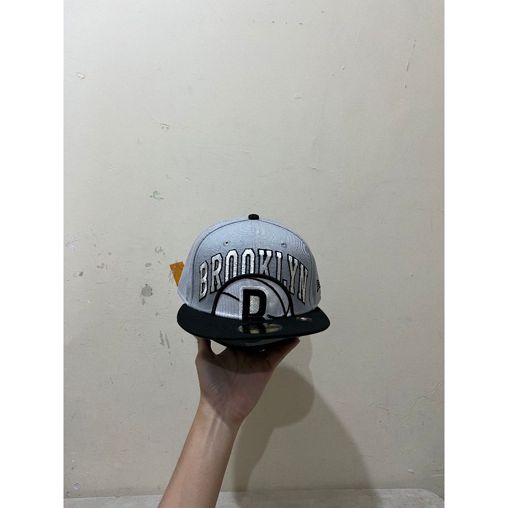 TOPI NEW ERA CAP M 5950 NBATO 23 BROKLYN ORIGINAL 60421383
