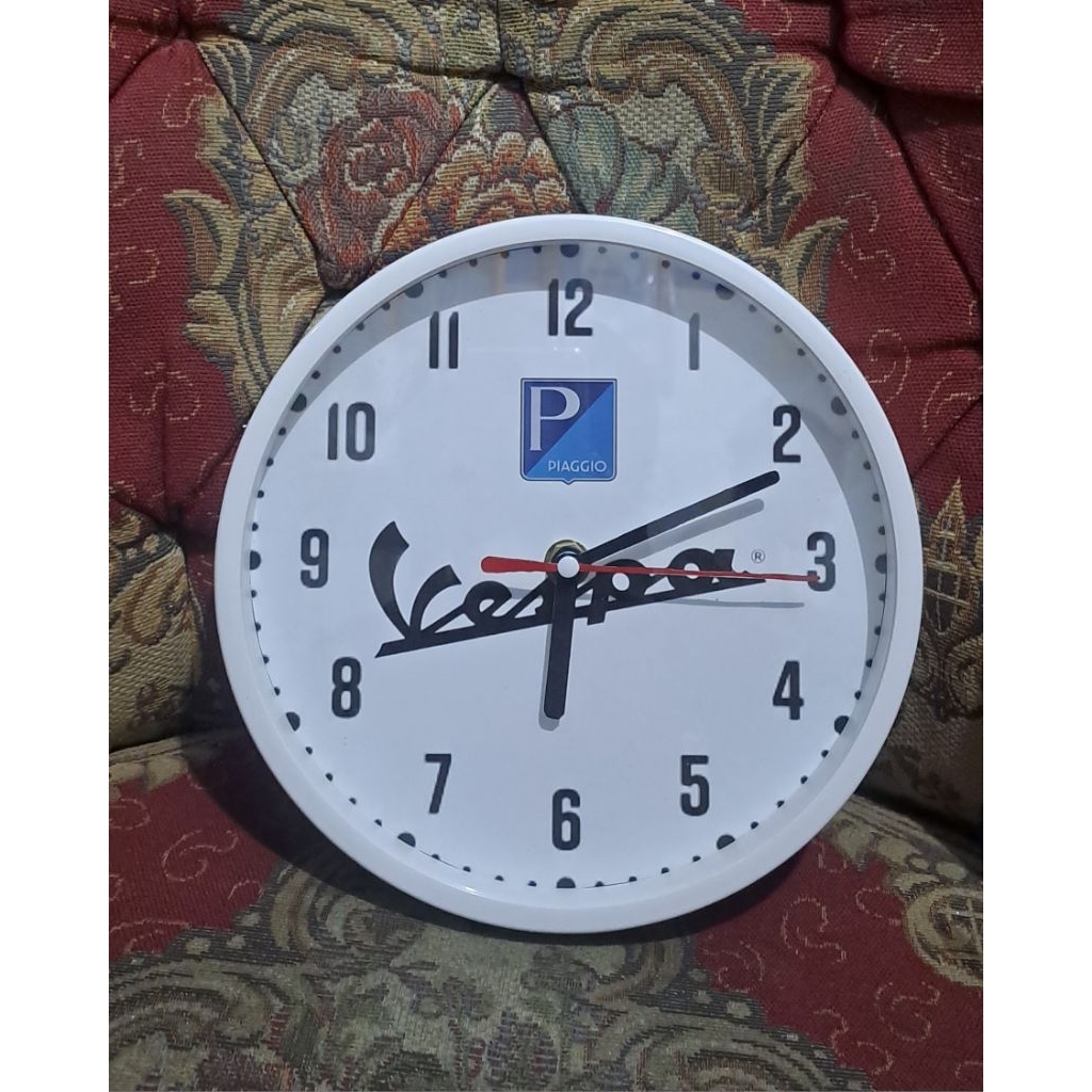 jam dinding vespa