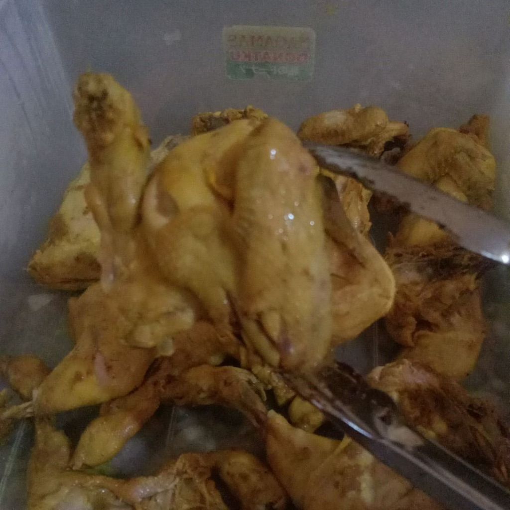 

Ayam Ungkep Kuning Serundeng Frozen 2Pcs Dada 2Pcs Paha