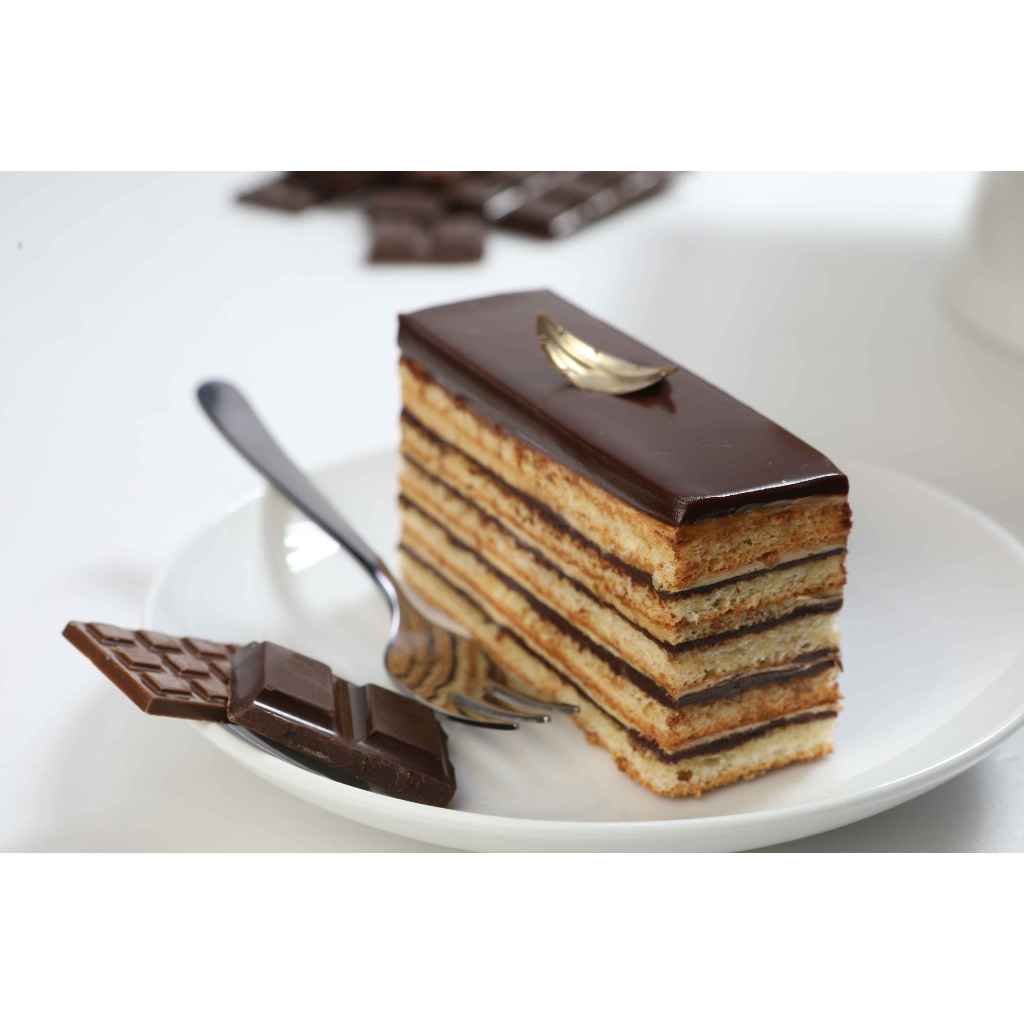 

DAPUR COKELAT - Opera Cake Slice Cake | Kue Kopi Legend Paduan Cokelat dengan Tekstur Cake yang Unik