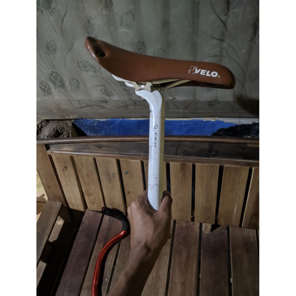 Seatpost + Saddle Velo