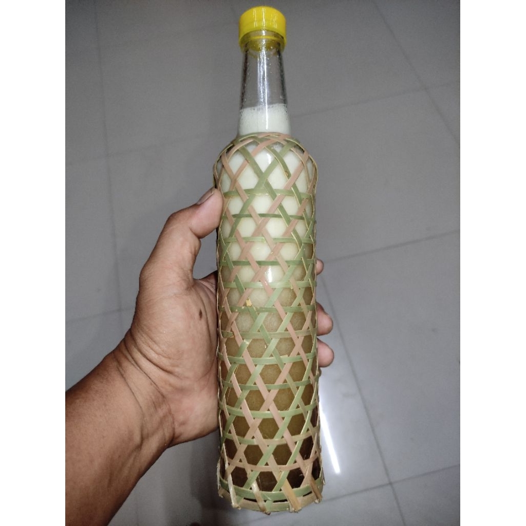 

Madu lebah hutan Sumatera mentah 100 % murni grade A+++ (Acasia dan sawit) 750gram tidak beku di freezer