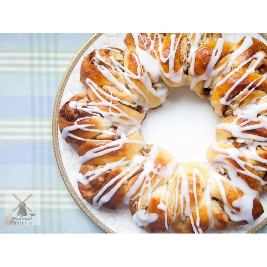 

Butterly Cinnamon Cranberry Swedish Tea Ring Ø 24 cm