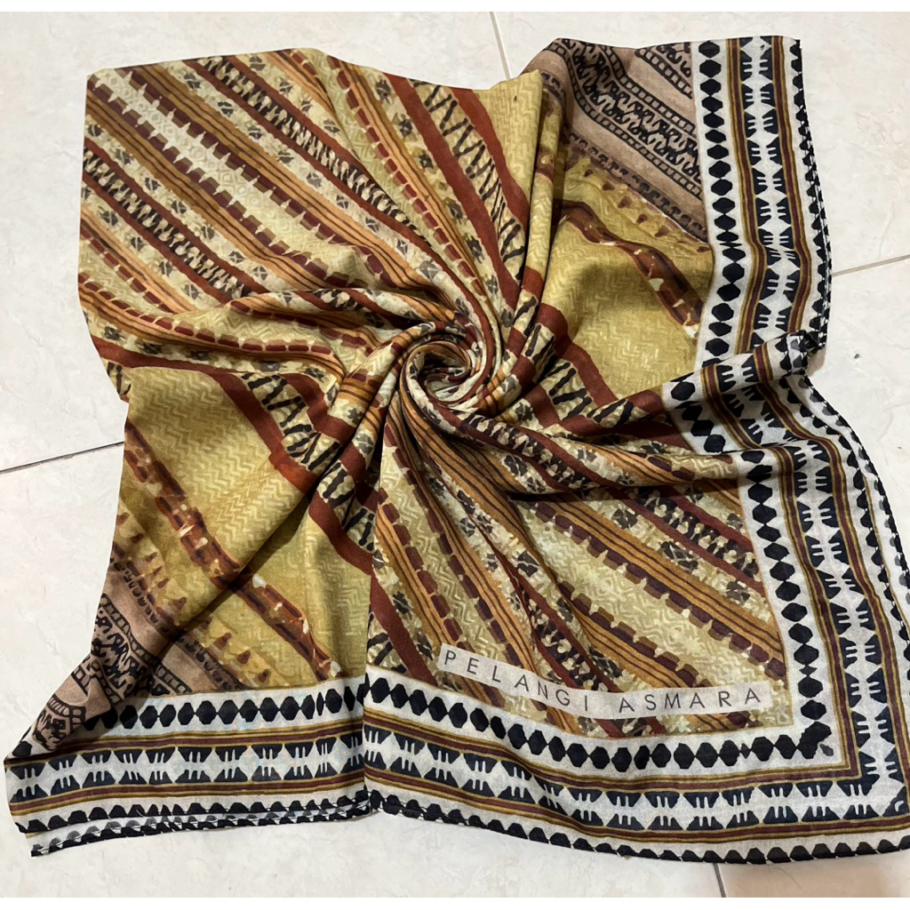 [Preloved] Dian Pelangi Hijab | Hijab Segiempat by Dian Pelangi