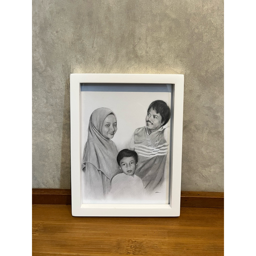 

KADO LUKIS WAJAH | LUKISAN PENSIL REALIS 3 WAJAH A5 HITAM PUTIH | HANDMADE