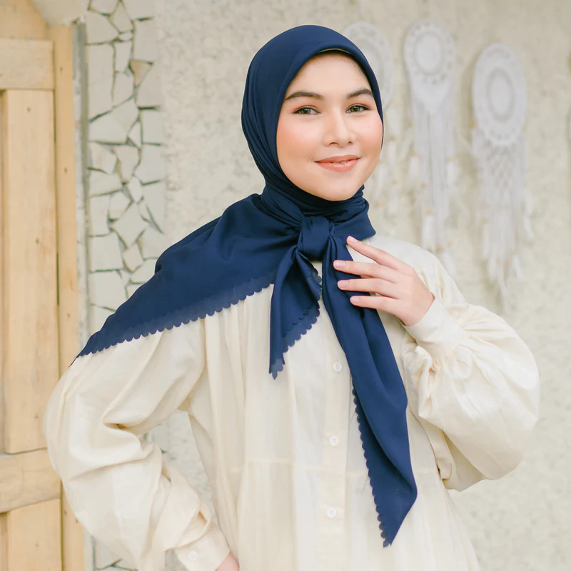 Jilbab Polos Segi Empat Navy Voal Premium Lasercut