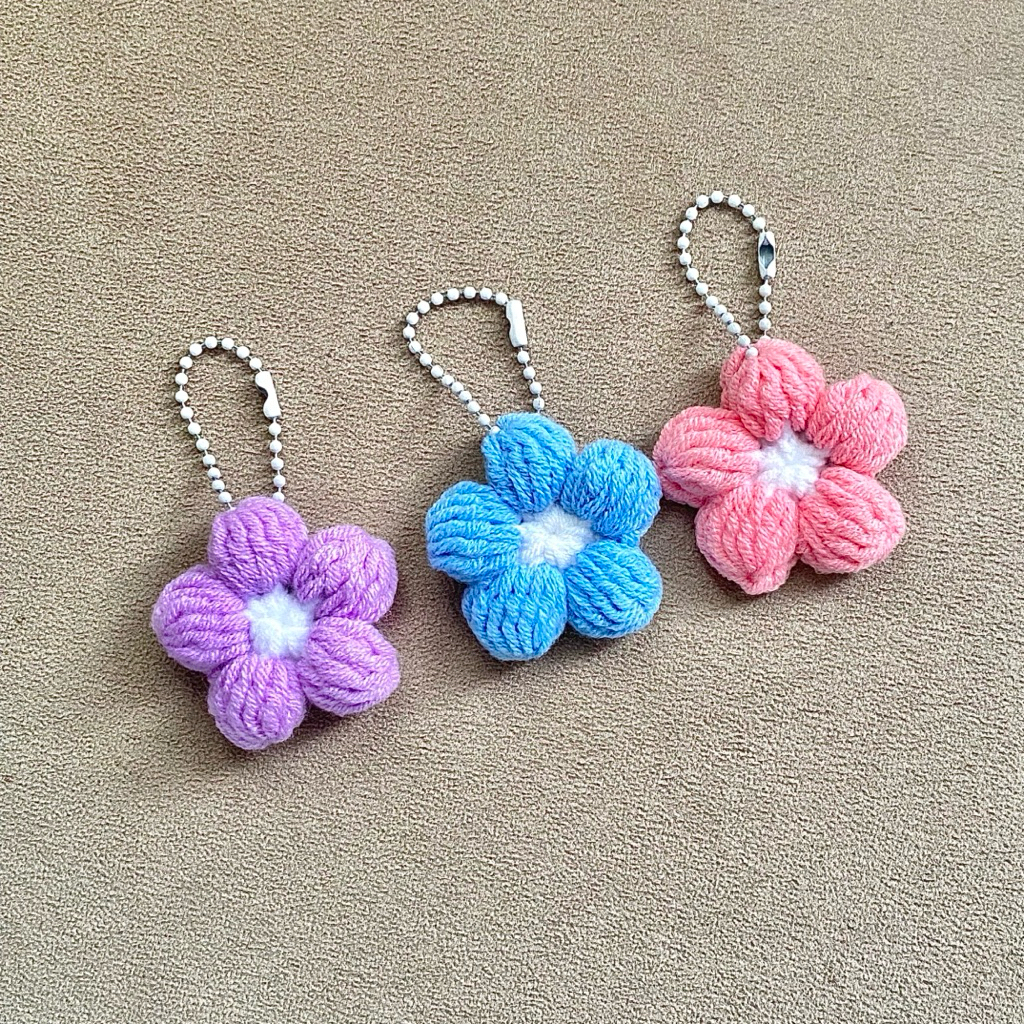 Gantungan Tas Bunga Rajut | Bag Charm Handmade | Gantungan Tas Simple Bentuk Bunga Aesthetic | Hiasa