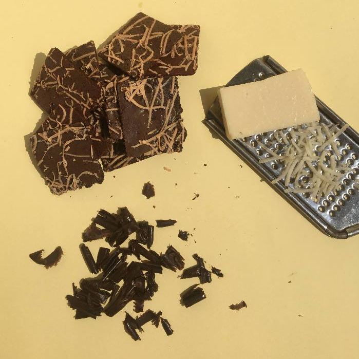 

Brochips (Brownies Chips) topping keju