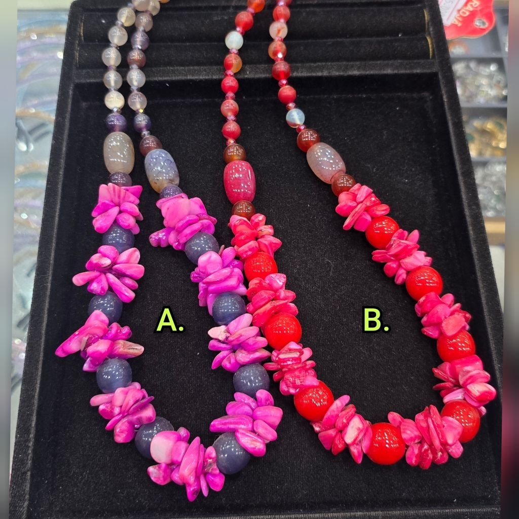 Kalung kalimantan batu kerikil dan manik lukis