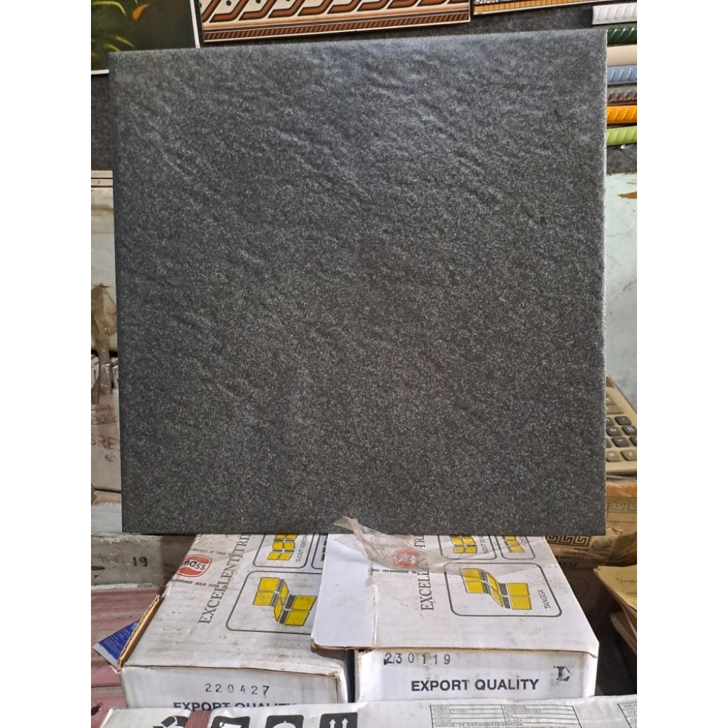 keramik kasar polos ( tidak kilap) warna hitam dan abu uk 40x40 merk asia