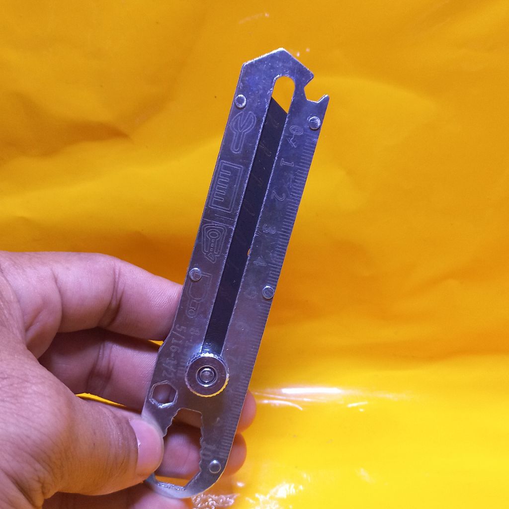 

pisau cutter besi besar