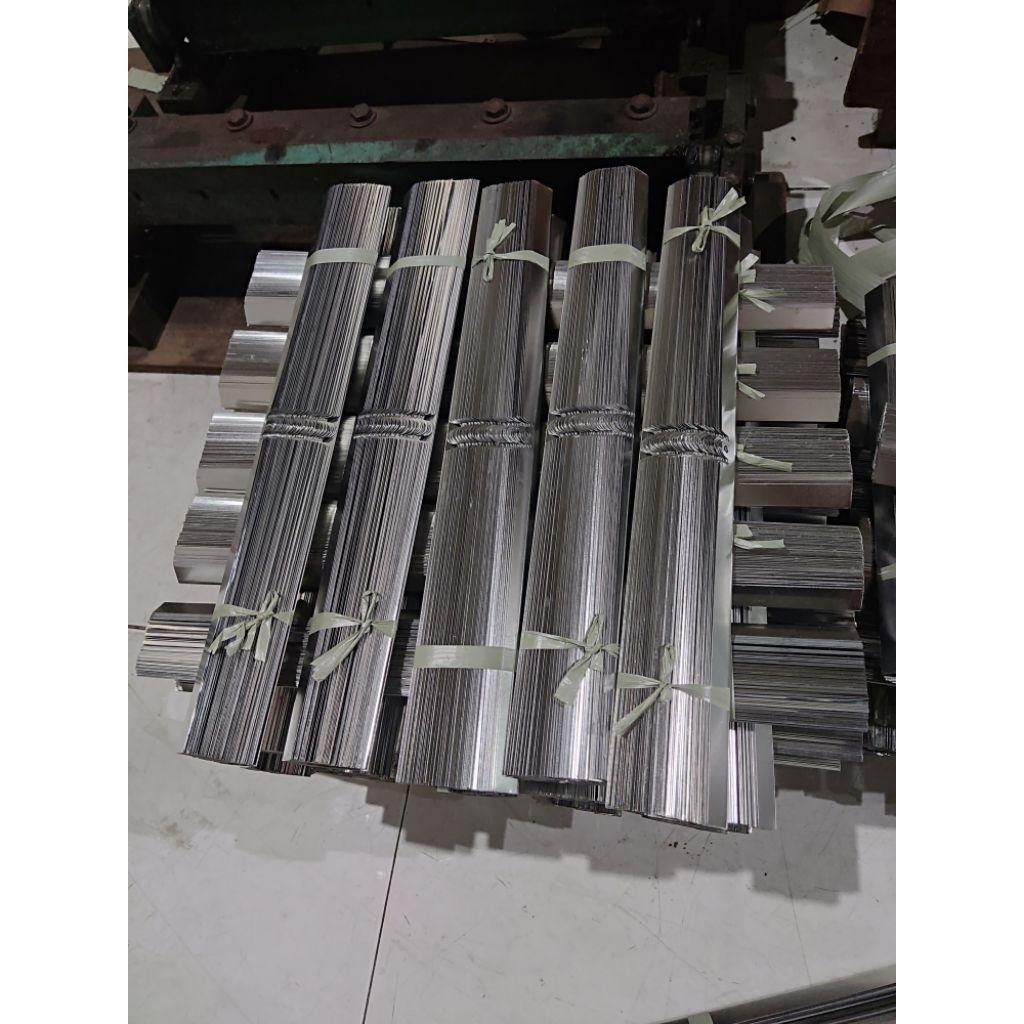 

klem kalender dinding ukuran 36cm isi 100pcs