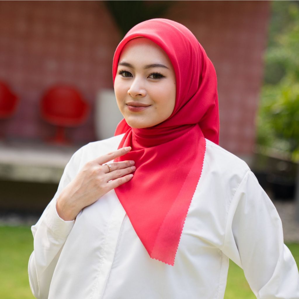 Odelia - Seanna Voal - Bright Red | Hijab Segi Empat Voal Premium I Kerudung Hijab Merah