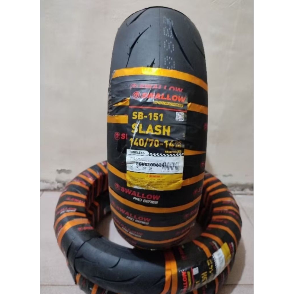 BAN SWALLOW SLASH 140/70-14 TUBLES/BAN SOFT COMPOND SWALLOW AEROX/BAN BELAKANG NEW AEROX/BAN LUAR SW