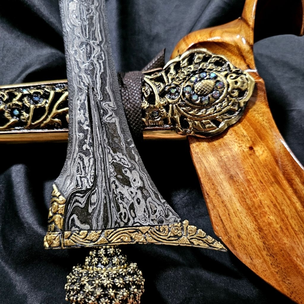 Keris Jalak Sangu Tumpeng Kinatah Makoro Sepuh Emas Pamor Bendo Segodo