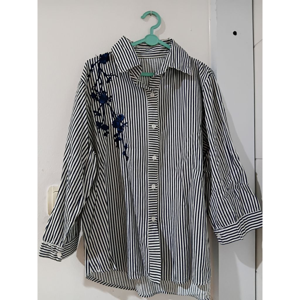 kemeja garis garis biru