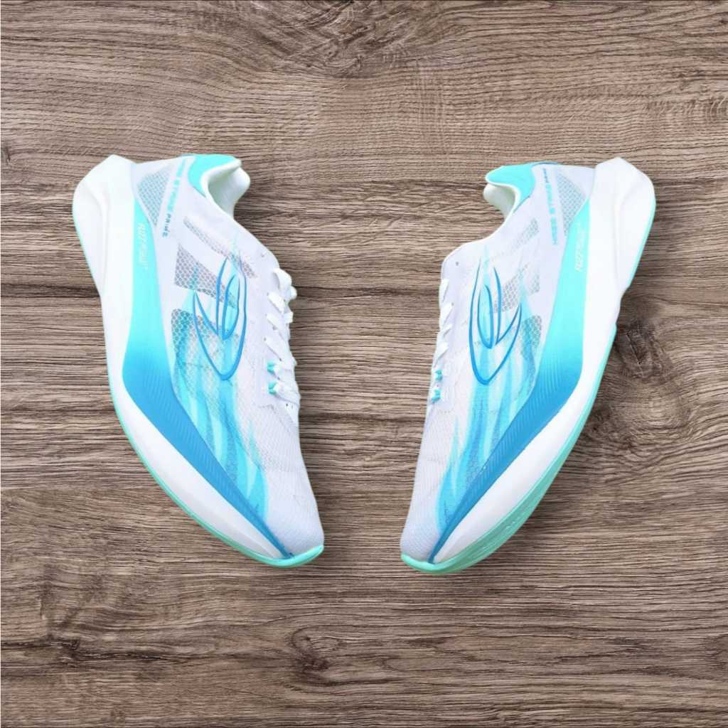 NINETEEN HAZE STRIKE PRIME SEPATU LARI