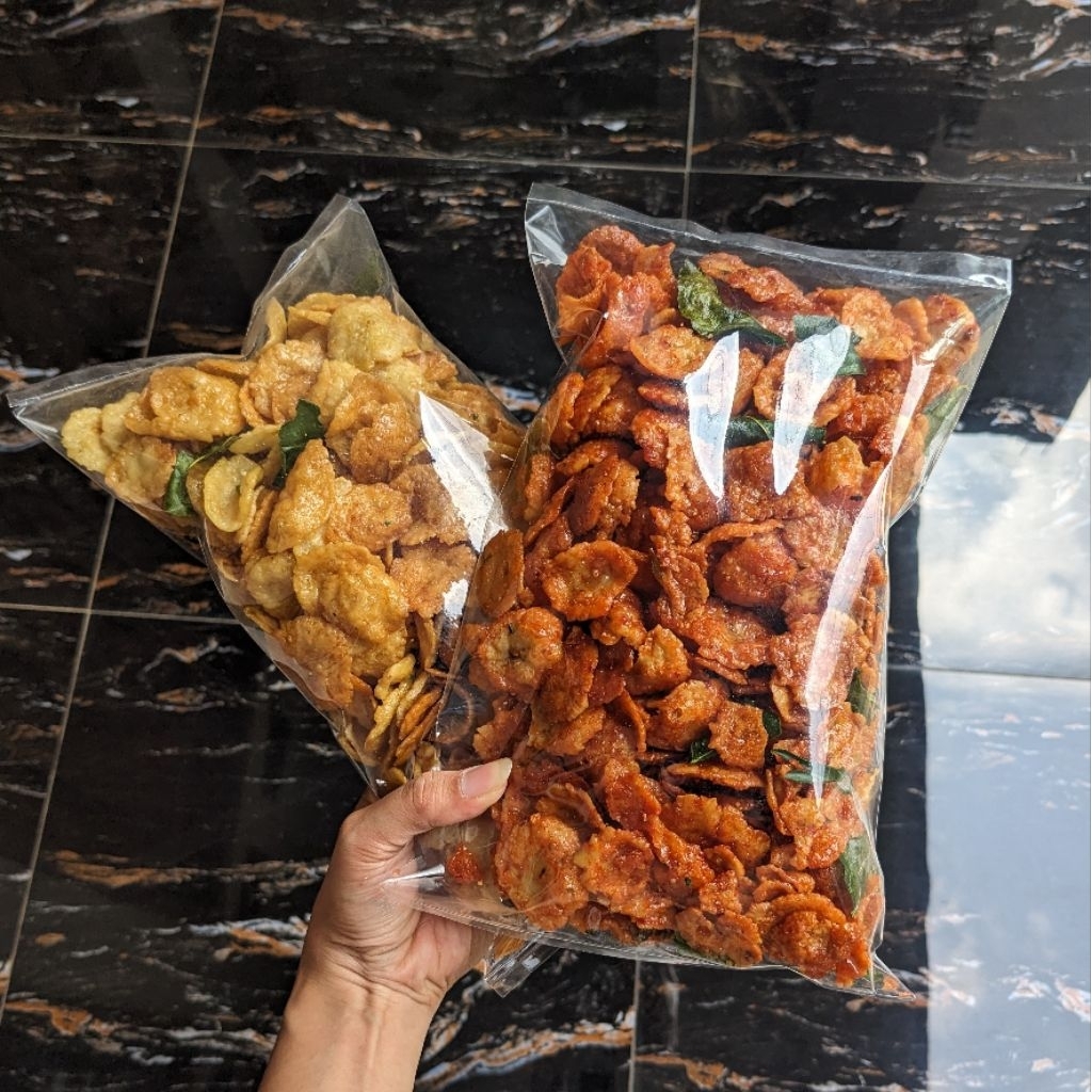 

emping melinjo khas limpung / emping kletuk pipih pedas daun jeruk 500gr 1kg / emping mlinjo klethuk murah