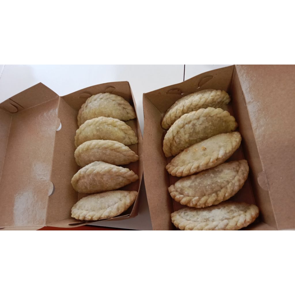 

Cireng isi ayam suwir pedas