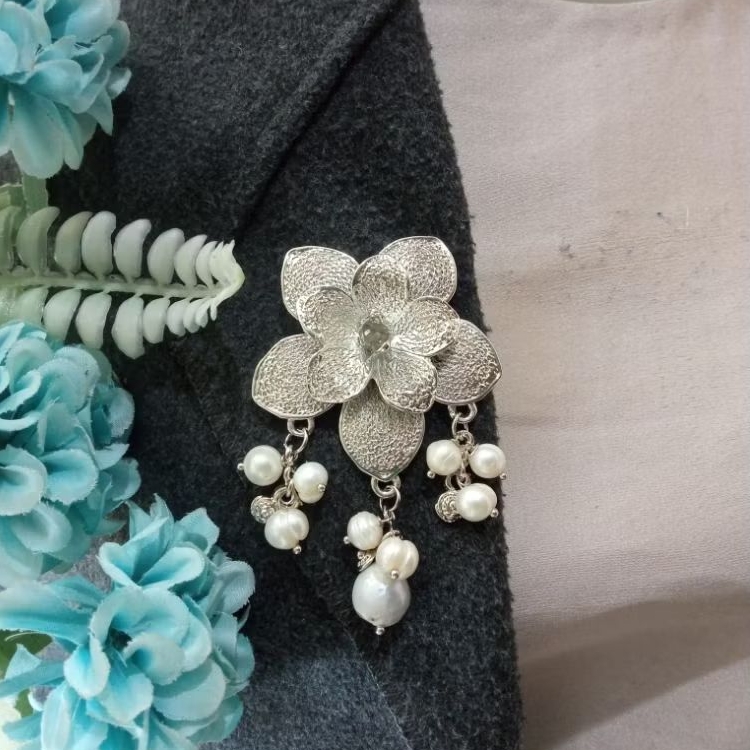 Hanaya Mutiara - Bros Goldie Alamanda Silver Mutiara Air Tawar Bros Kebaya Bros Etnik