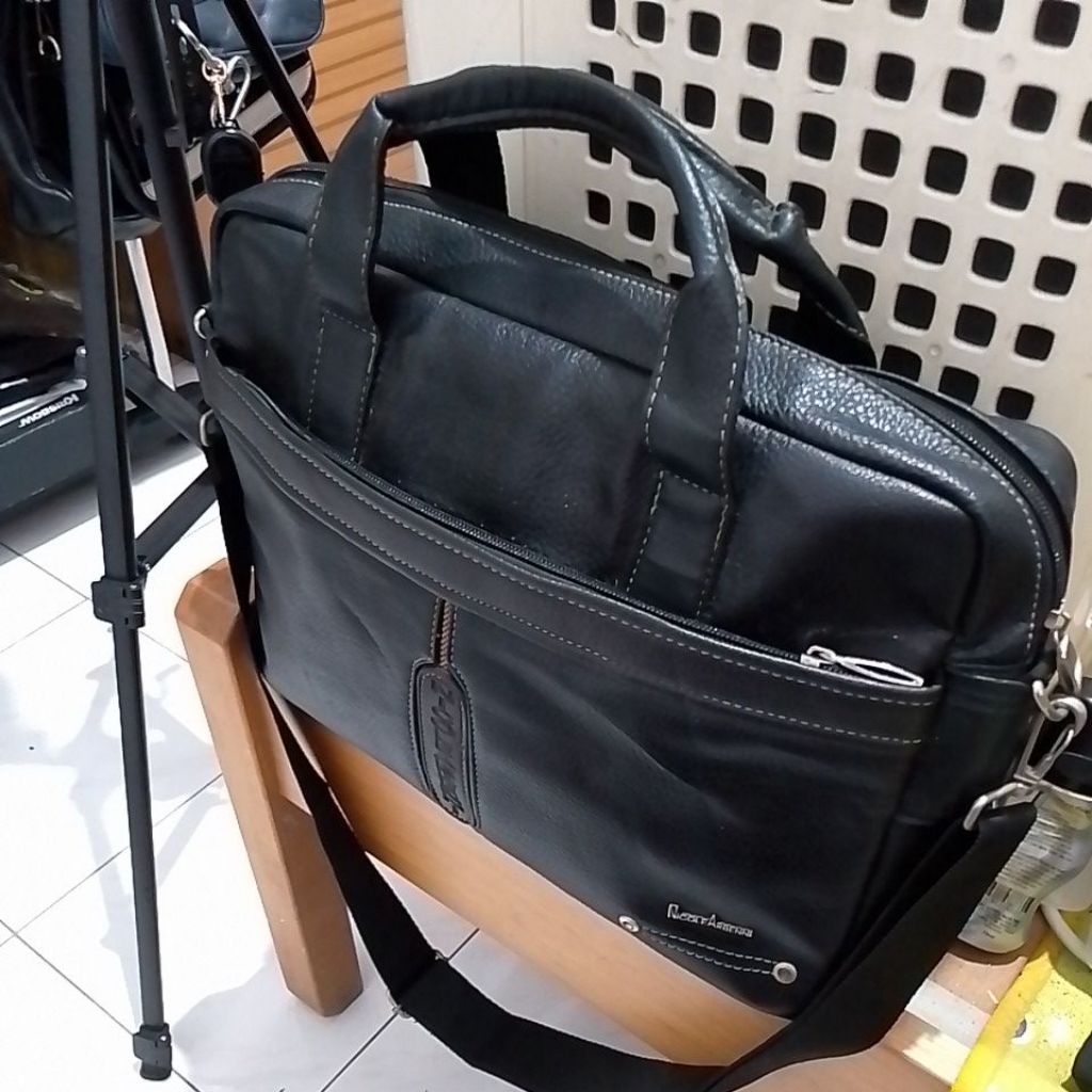 Like New Tas Kerja Kulit Brand NICOLE ARBENI...