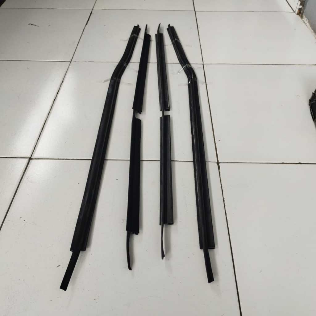 Pelipit Pintu Kaca Naik Turun Mobil Suzuki Vitara Escudo Sidekick