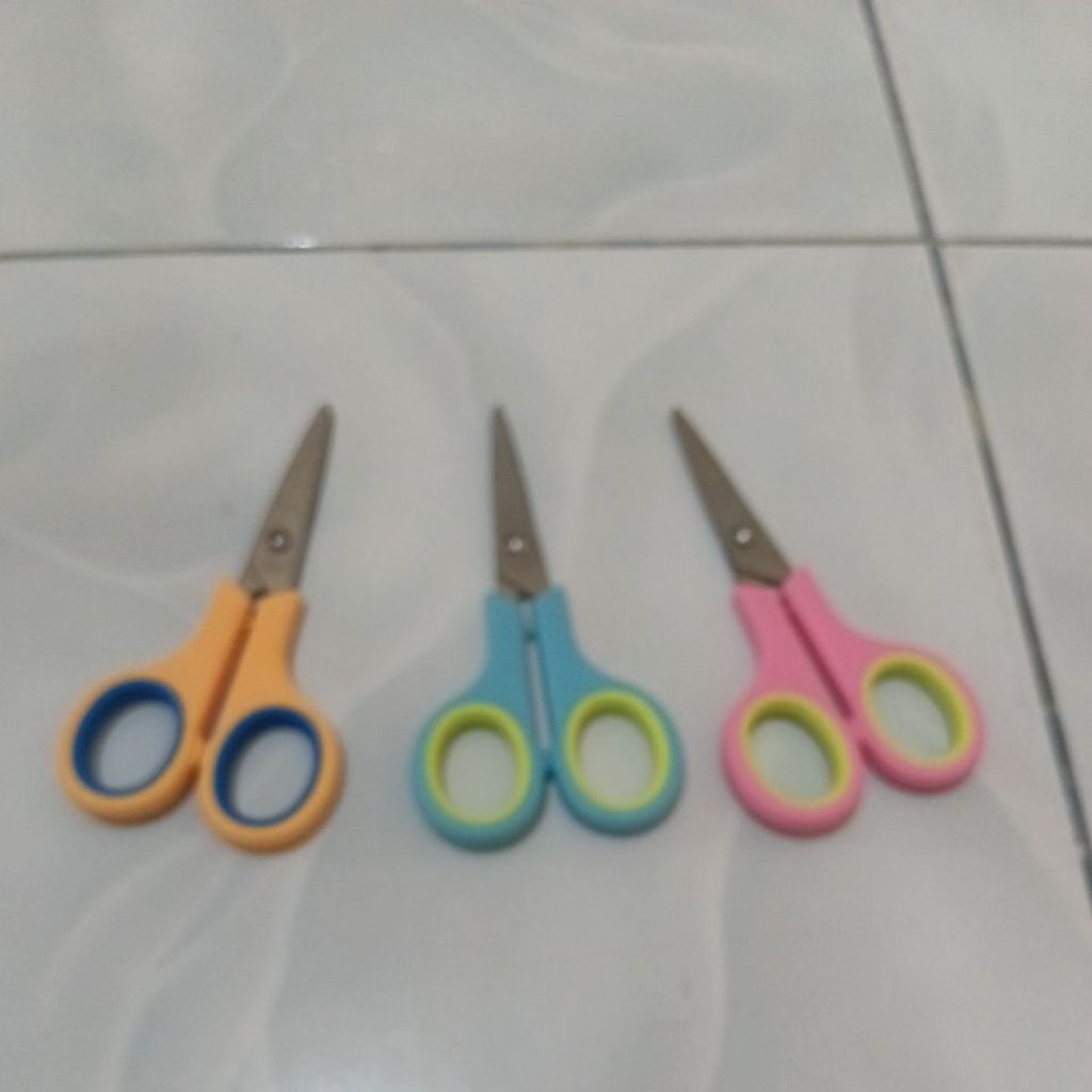 

Gunting kecil bahan stainless steel