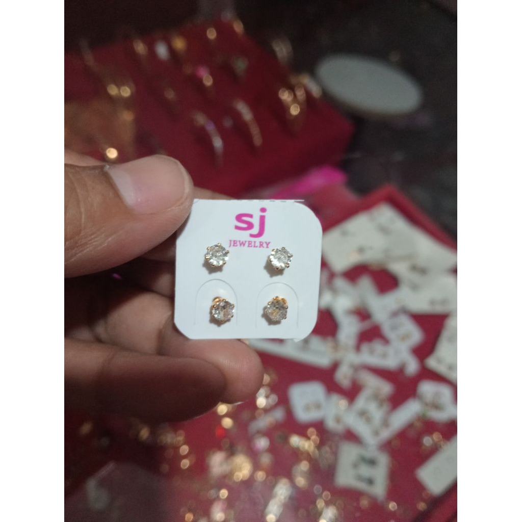 anting tusuk mata putih