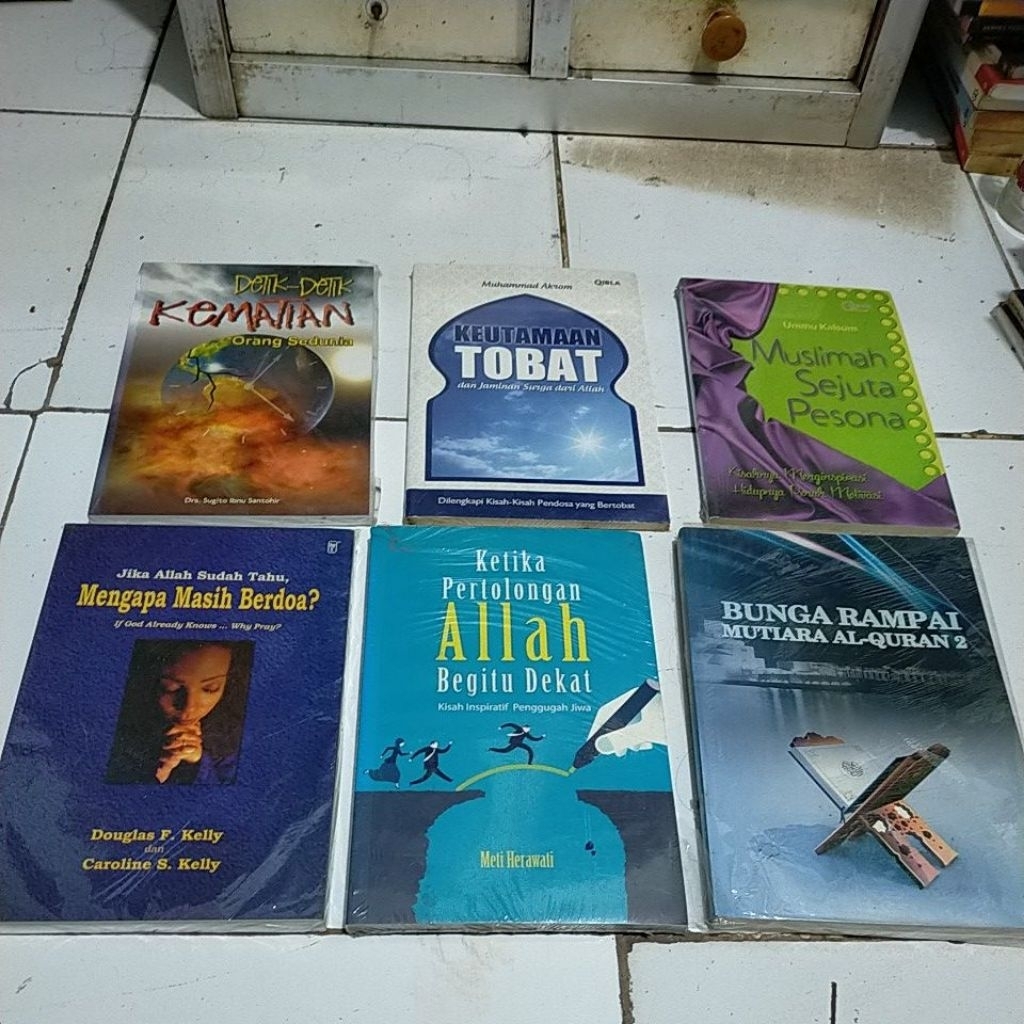 Buku agama Detik detik kematian orang sedunia. Keutamaan tobat. Muslimah sejuta pesona. Jika alah su