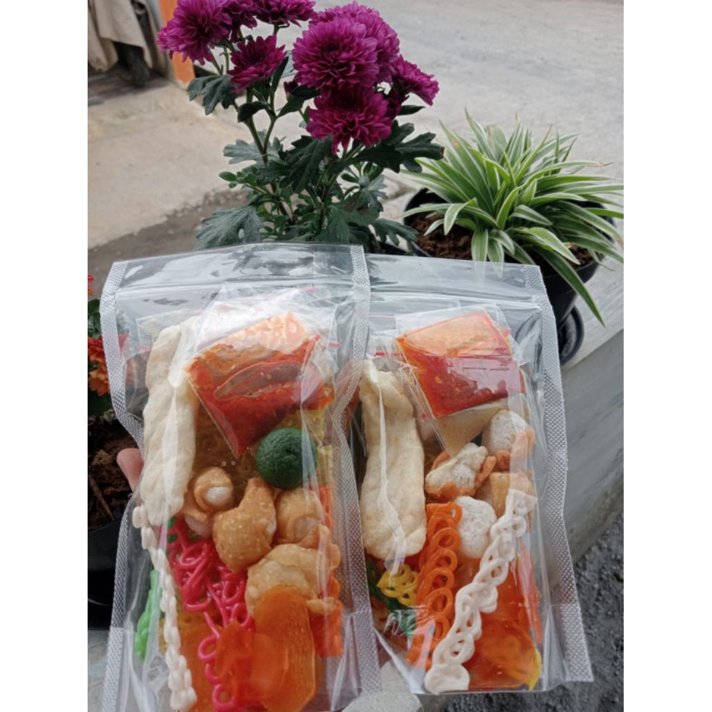 

Paket 6 pcs seblak instant asli bandung ukuran besar dan isian lengkap kumplit