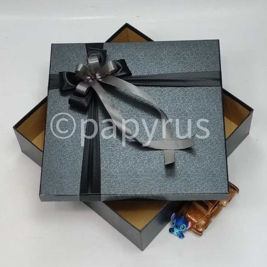 

PAPYRUS Kombinasi 35x35 Tinggi 5cm Kotak Kado Gift Box Hadiah V1
