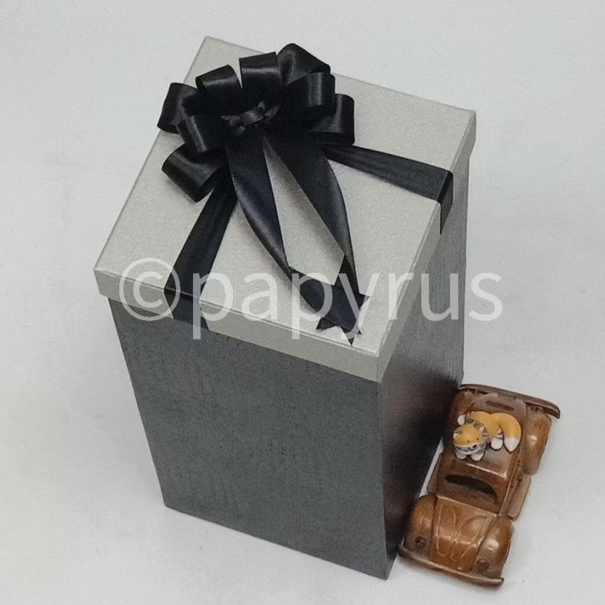 

PAPYRUS Kombinasi 15x15 Tinggi 30cm Kotak Kado Gift Box V3