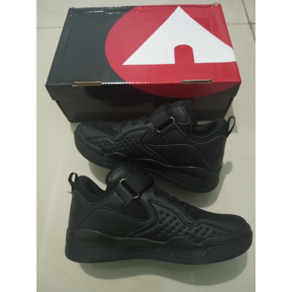 Sepatu anak Airwalk hitam Bru sekolah size 30