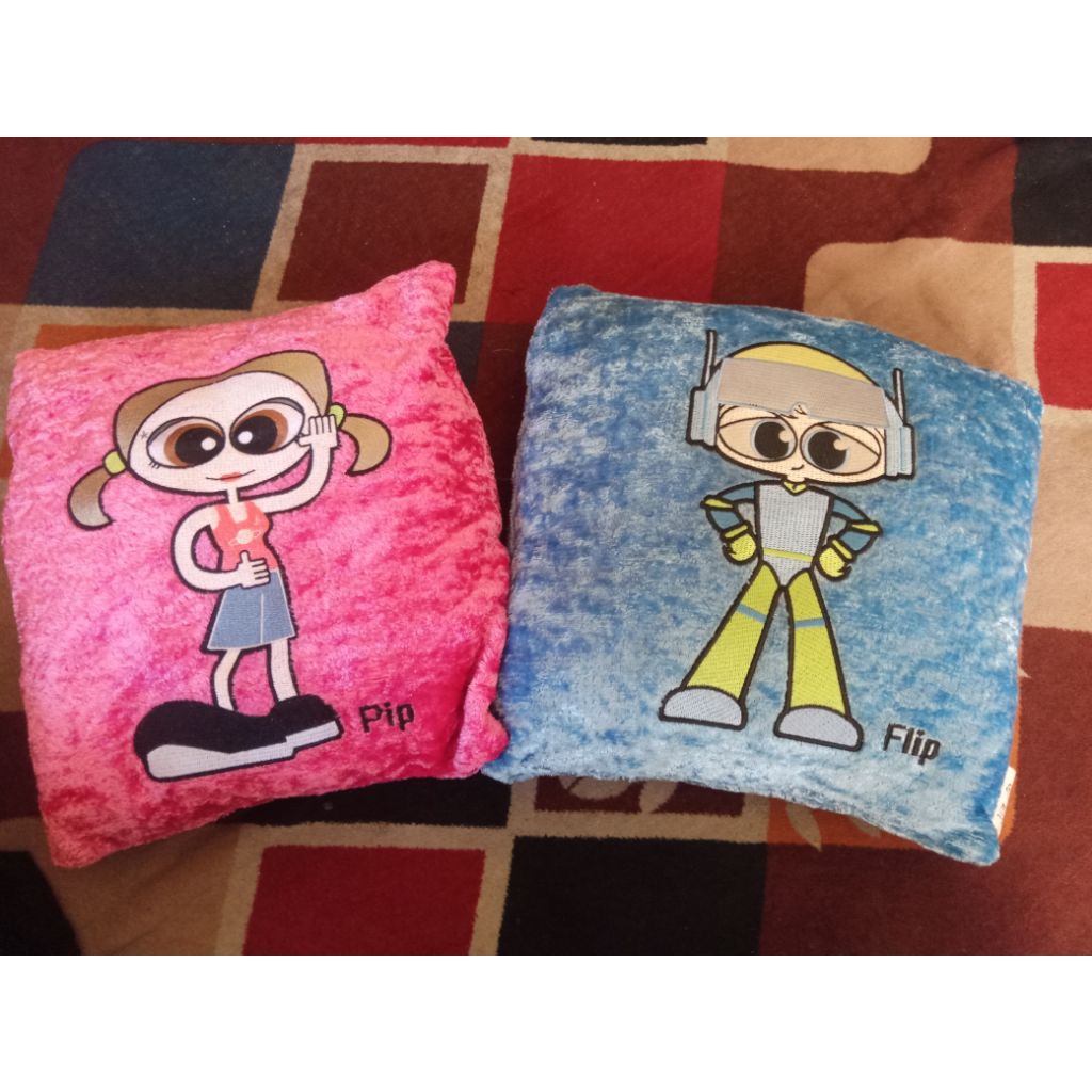 boneka bantal sofa karakter