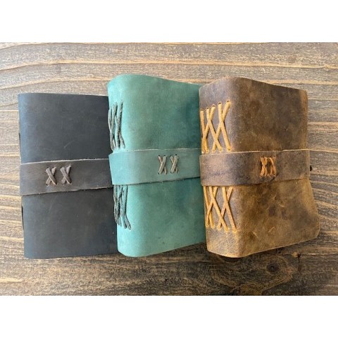 

LEATHER JOURNAL M EXTRA THICK FACE LOCK COLOR / BUKU / BUKU KULIT / BUKU TULIS