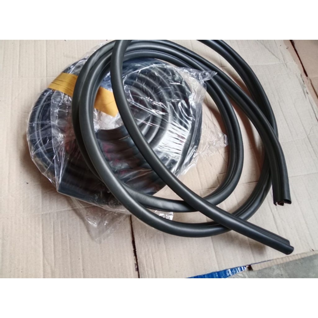 Karet Pintu Bagasi Mobil Toyota Avanza Original-Universal