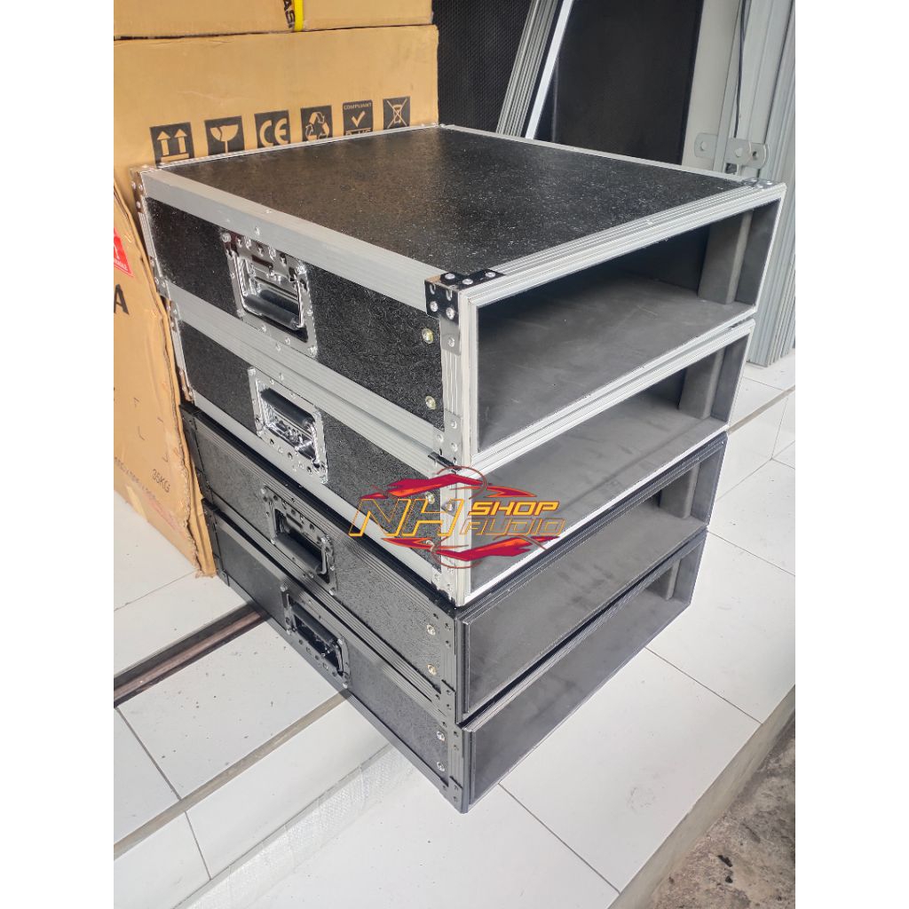 Hardcase Power 3U SILVER 1 PCS Met Resin warna Silver Harkis Power Amplifier 3U Silver Tanpa Tutup H