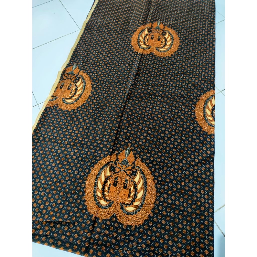 jarik batik motif truntum Garuda sogan