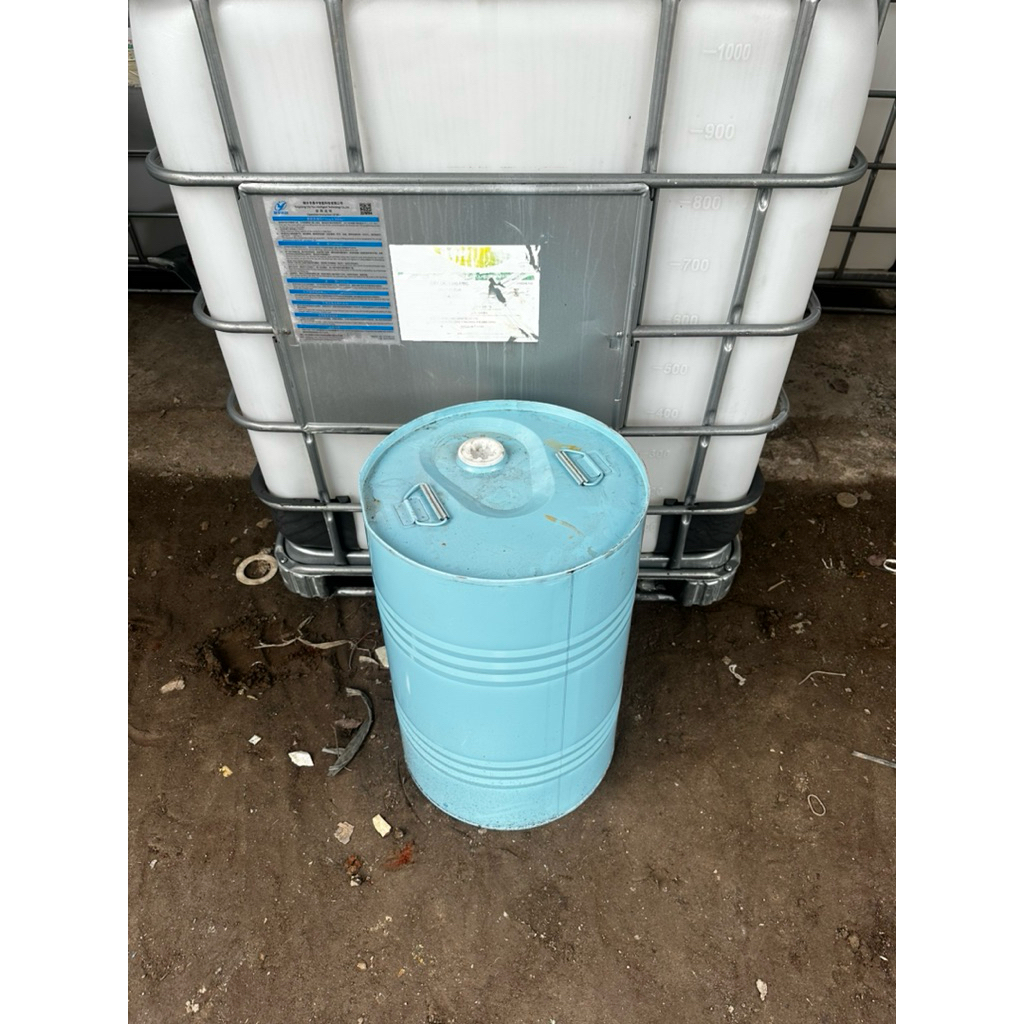 drum besi / kaleng 60 Liter bekas dalem nya plastik