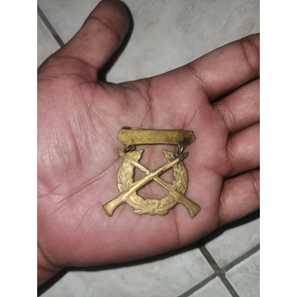 barang jadul kuno bros antik unik logam peninggalan mbah