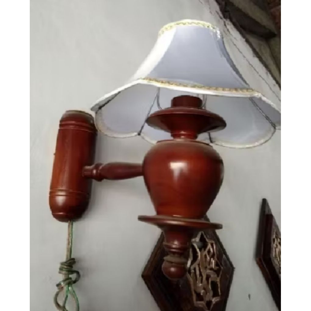 Lampu tempel_( Bentuk unyil )