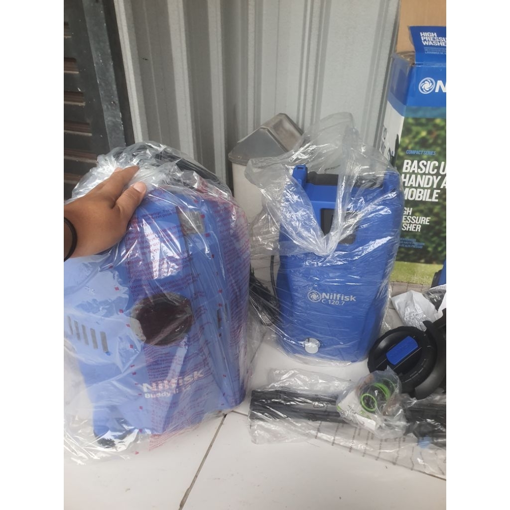 Mesin cuci kendaraan dan Pengisap debu (NILFISK)