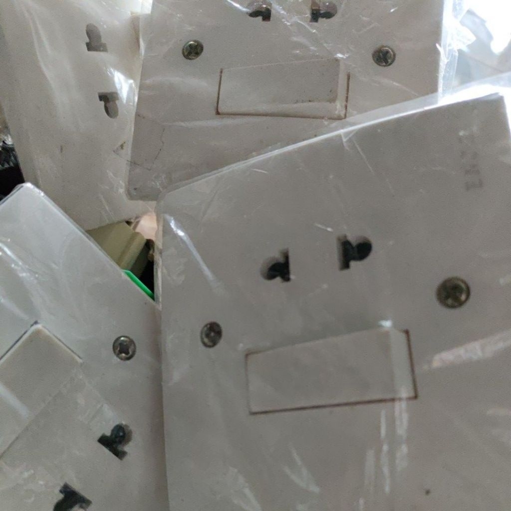 saklar stop kontak tanam tembok