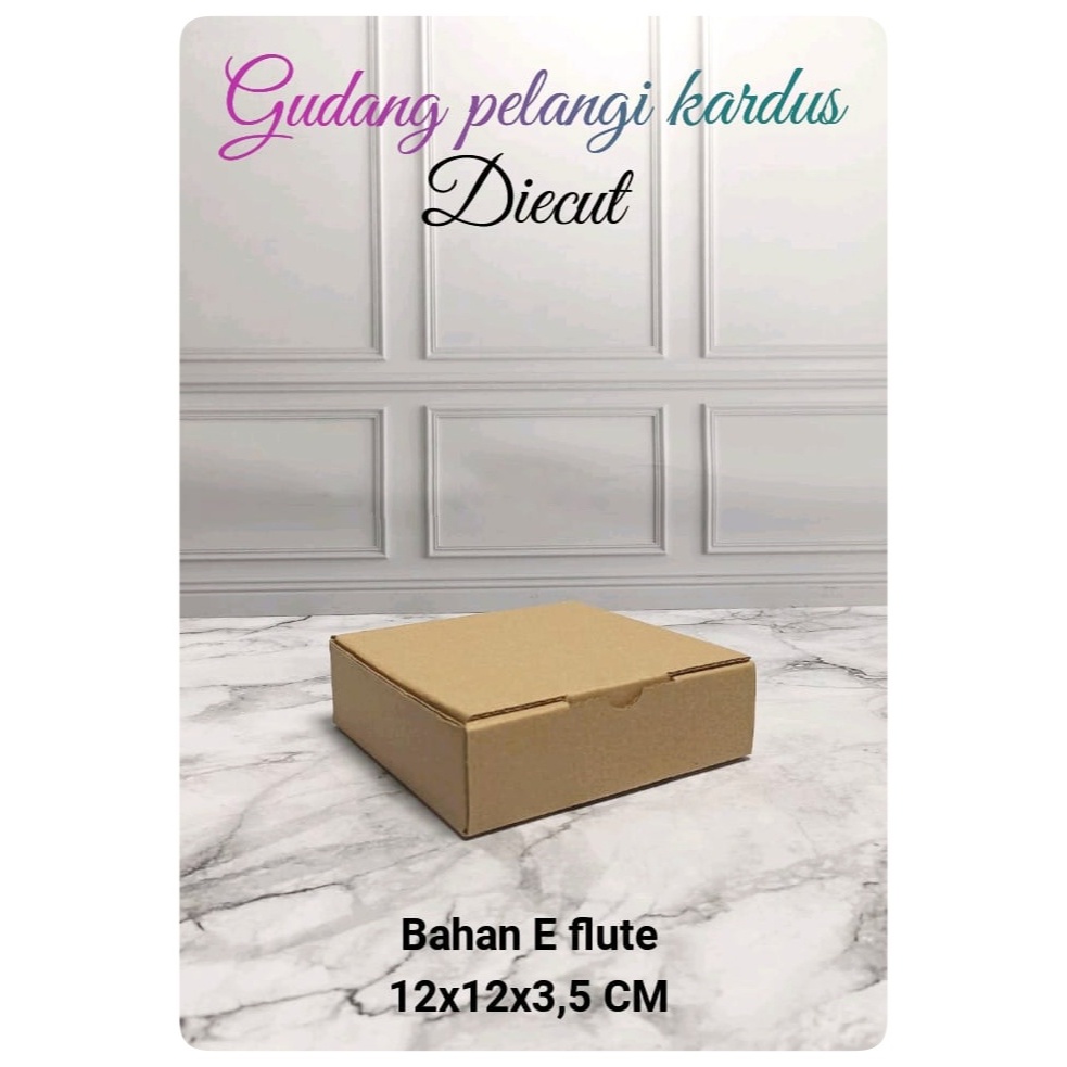 

kardus karton box Uk. 12x12x3,5 cm...model die cut/pizza