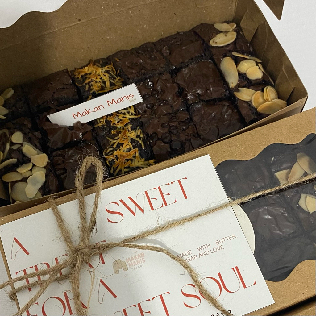 

SKAT BROWNIES | hampers | bingkisan | birthday cake | ulang Tahun | Brownies coklat | fudgy brownies | Brownies panggang