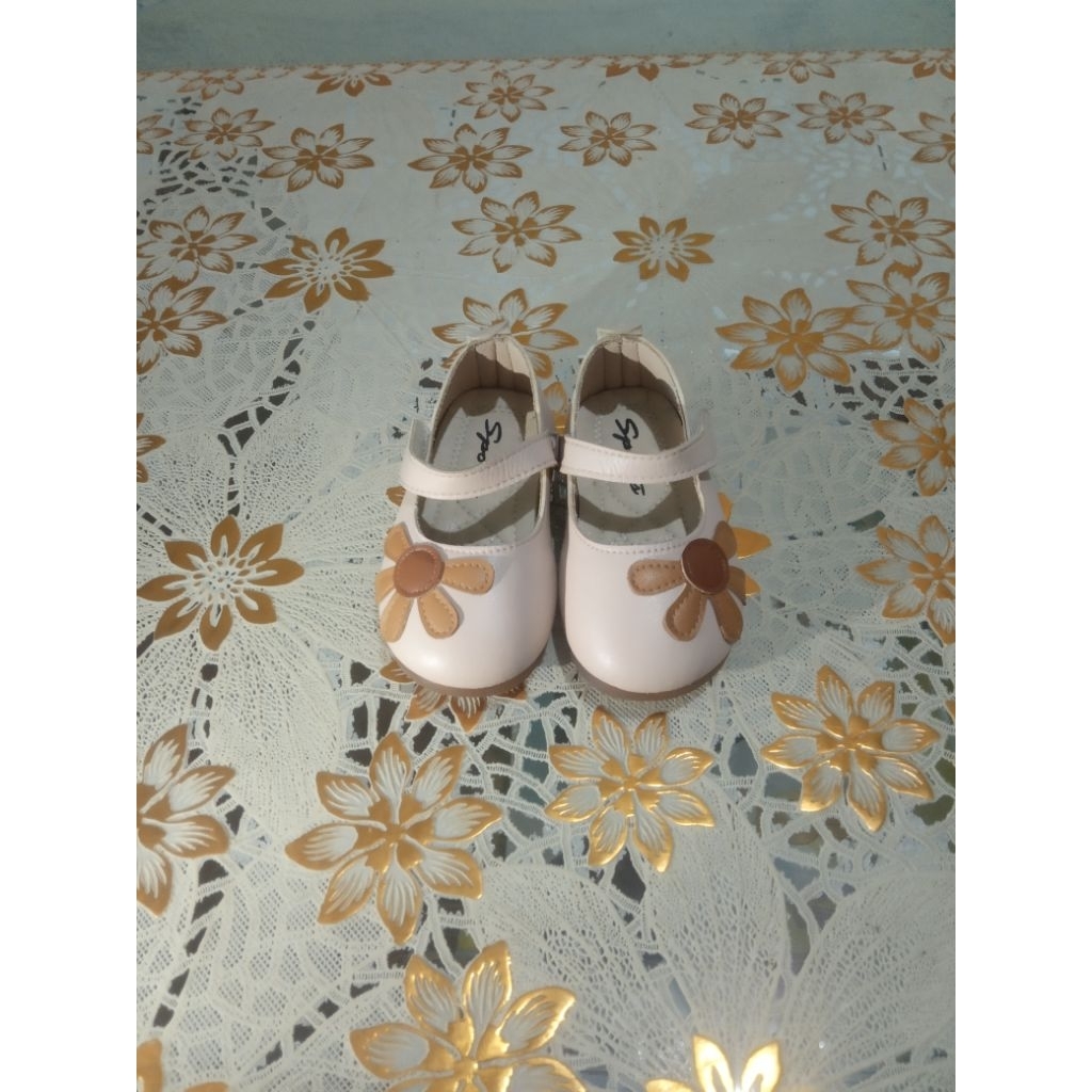 Sepatu pantofel anak perempuan