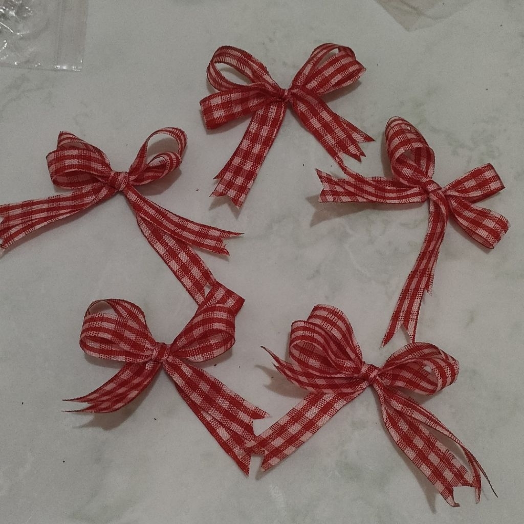 

Pita jadi /pcs || pita motif kotak || pita tempel || pita merah kotak