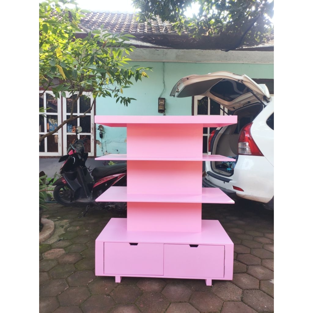 Rak toko kosmetik Aesthatic