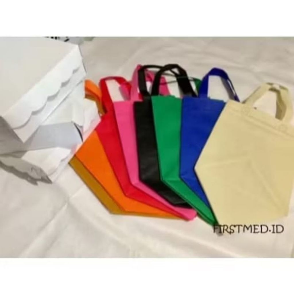 

Goodie Bag Box Nasi 25x25 TEBAL 75GSM Tas Spunbond Kue Tas Kotak Nasi Tas Kotak Kue Tas Souvenir Tas Hadiah Tas Hampers Tas Murah Paper Bag Murah Tas Kado