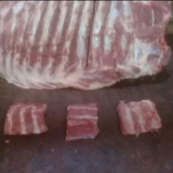 

IGA RUSUK BABI @1KG/ IGA BABI POTONG KOTAK UKURAN ± 7cm (proporsi seimbang antara daging dan tulang)